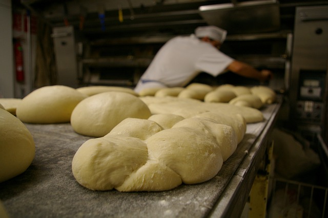 Frische Backwaren in einer Bäckerei – Professionelles Schädlingsmonitoring schützt vor Schädlingen und sichert die Hygiene