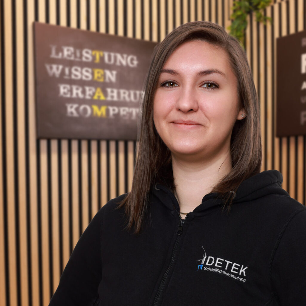 Professioneller Kammerjäger. Schädlingsbekämpferin